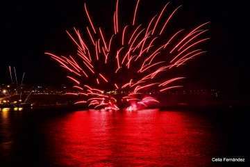 Los fuegos de Melenara, una explosión de color (Foto Celia Fernández)